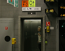 zdjęcie windy w metrze