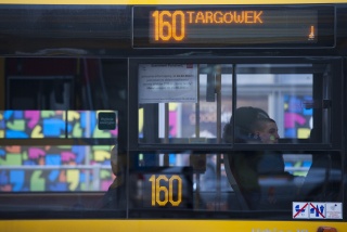 zdjęcie wyświetlacza bocznego na autobusie