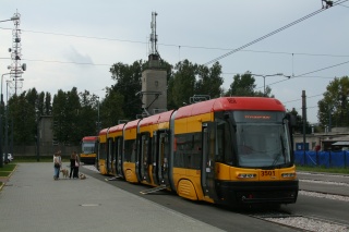 zdjęcie tramwaju niskopodłogowego